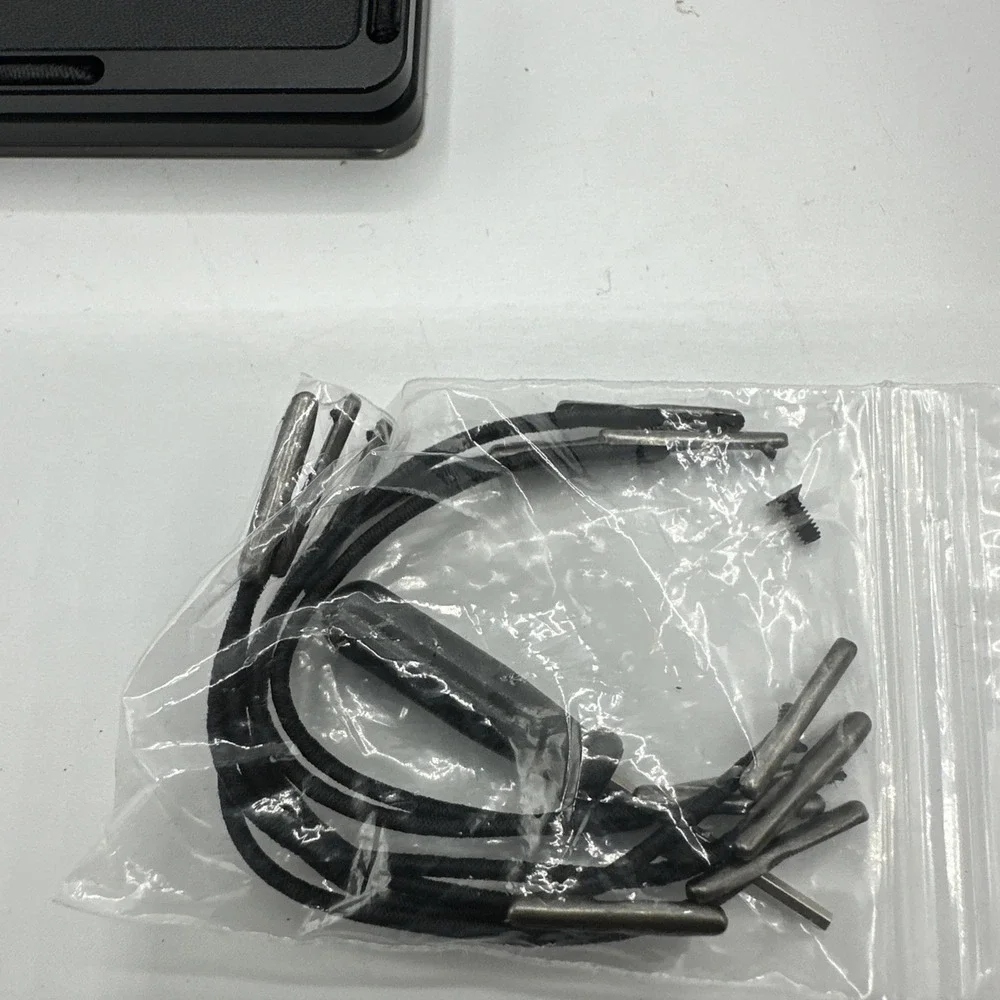 Minimalist Wallet Black New In Box With Extra Straps.